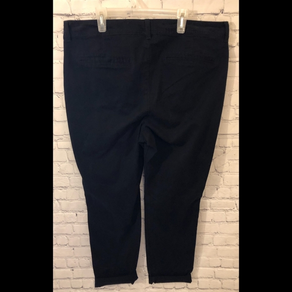 EUC Old Navy black cropped denim jeans - 14 short - Picture 3 of 7